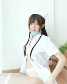 性感女护士NAGISA魔物喵白色连身制服加白色丝袜美腿私房写真