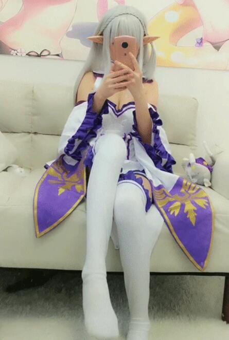 清纯少女艾米莉亚NAGISA魔物喵白色连身制服加白色丝袜美腿私房写真