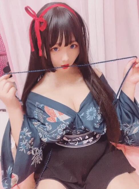 童颜巨乳古川kagura闺房内蓝色睡衣性感私房写真