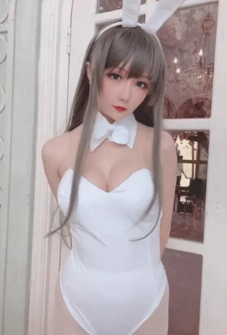 清纯萝莉兔女郎 星之迟迟 COSPAYL樱岛麻衣 性感制服内衣加丝袜美腿私房写真