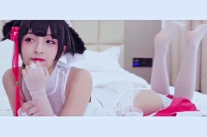 清纯萝莉少女神楽坂真冬白色海军制服与短裙加黑丝美腿私房写真