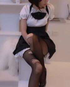 网红美少女南鸽黑色女仆制服裙加黑丝美腿私房写真