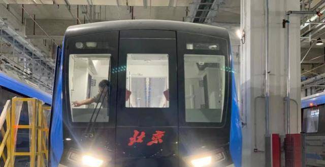 北京年底开通三条地铁新线 全自动、智能化列车提前亮相_腾讯新闻