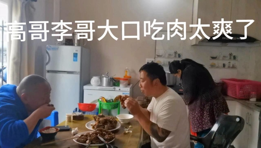 在尼泊尔吃肉太便宜了,高哥李哥无肉不欢