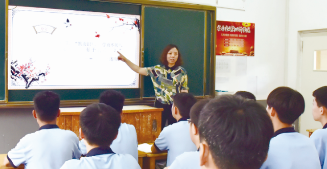 坚守三尺讲台，诠释责任担当_腾讯新闻