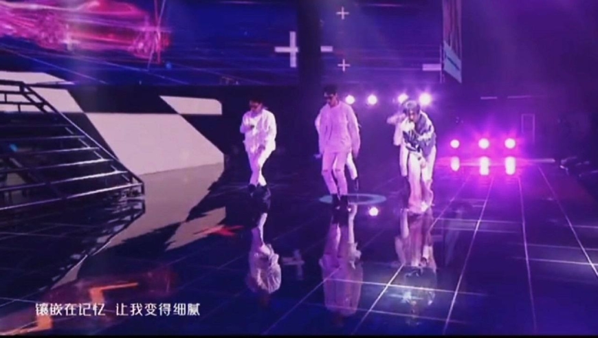 贺峻霖《别叫我达芬奇》舞台,元气十足,网友:元气 可爱!