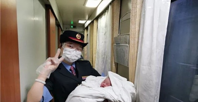 急！孕妇车上突然临产，列车为生命“快进”66分钟_腾讯新闻