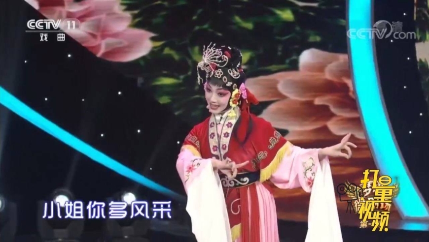 柯霁航演唱京剧《红娘,扮相美貌动人,唱腔优美动听