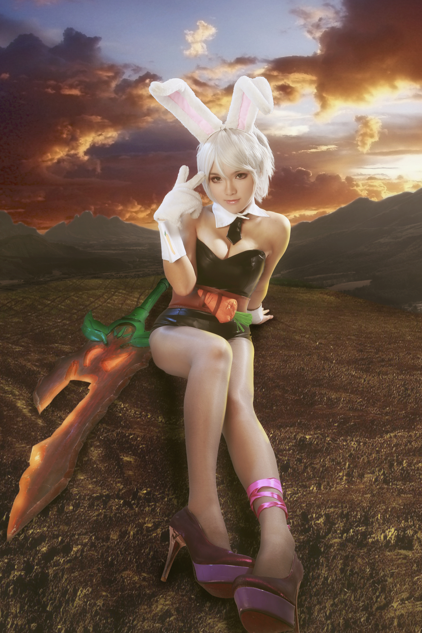 月潋寒殇英雄联盟——锐雯兔女郎cosplay2