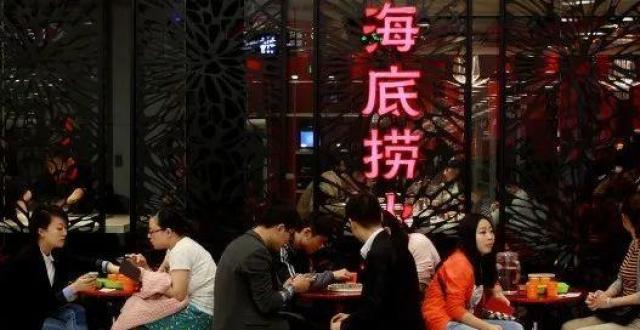 1年关店300家，巨亏超38亿！海底捞不“香”了？_腾讯新闻