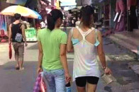 深井冰：姑娘这衣服太紧了，能换大一点的吗？