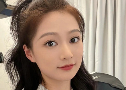中传校花冯琳通过论文答辩"素颜照"随之流出,笑容甜美又可爱