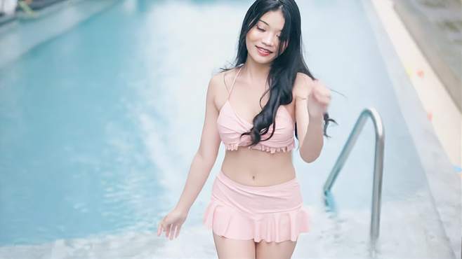粉粉泳装性感美女写真