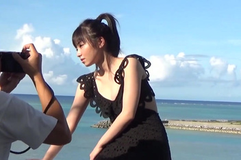 日本美女今泉佑唯拍摄性感写真