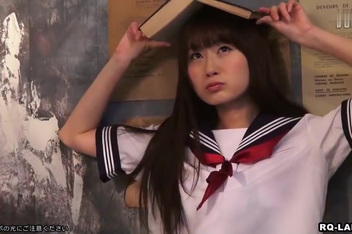 日本美女写真学生制服室内拍摄花絮