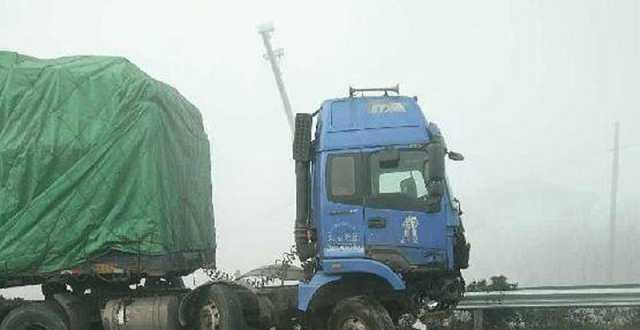 情侣从小学到大学均在同一所学校 毕业后结婚