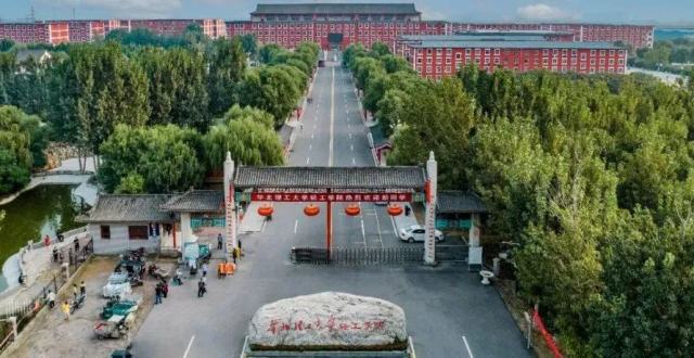 李奋平在柳林调研指导教育教学工作