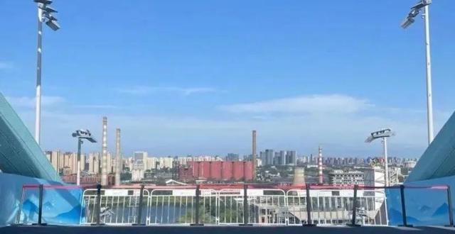 奥运冠军同视角！新角度打卡石景山首钢园滑雪大跳台_腾讯新闻