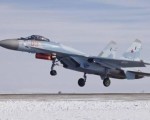 外媒:美军F-22拦截俄军苏35 两国顶级军机碰面