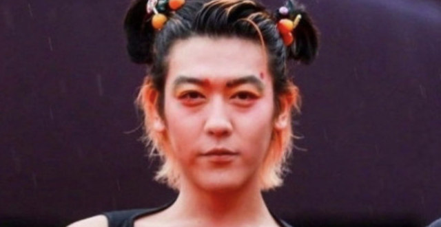 男星骚起来有多牛？半裸、蕾丝、真空、露内裤边，都 …