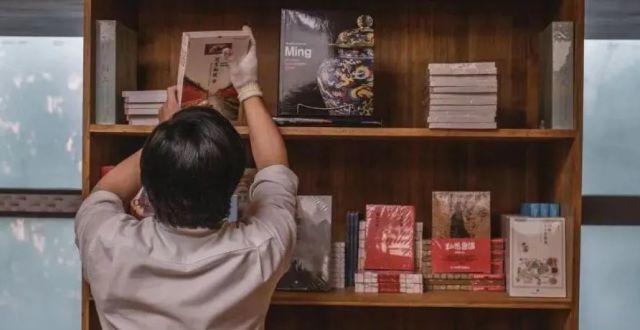 当世界化为“书架”，阅读就在此时此处_腾讯新闻