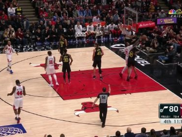 告别以往，迎接狂野纪元——随着詹姆斯压哨三双落幕，2023-24赛季的NBA常规赛正式画上了句号。这是一个数据井喷、新王当立、格局大洗牌的赛季，旧时代的余晖尚存，但新时代的惊涛骇浪已然席卷而来