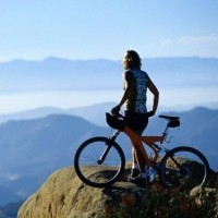 小情侣遇到张柏芝,随和合影后喊话粉丝:要对她