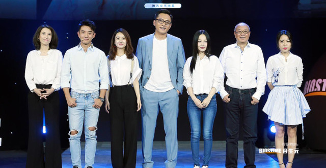 手杀、侧颜杀,吴亦凡拍广告还秀了一把胸肌