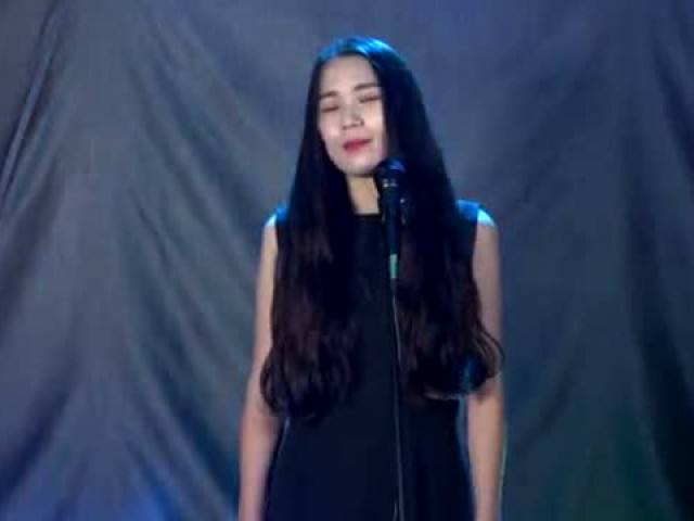 一曲伤感情歌《想你却不敢联系你》百听不厌!