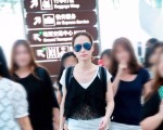 钟欣潼、关晓彤人美不会穿衣 秒变虎背熊腰也是让人醉了