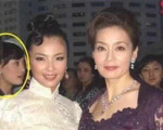 刘涛晒10年前旧照，网友都说被她身后的那个女神美到了