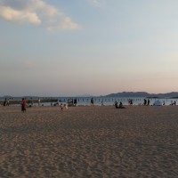 一首DJ舞曲《一晃就老了》,火遍了大街小巷,一