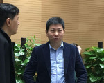 李彦宏老干部形象亮相 和余承东谈笑风生