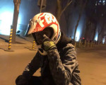 王源夜行骑车，头盔下竟然还敷着面膜，果然是个精致男孩！