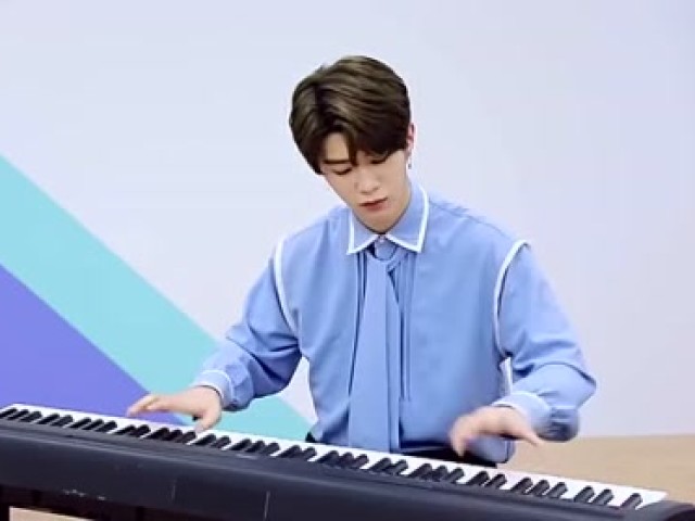 范冰冰弟弟范丞丞弹钢琴 秀超级尴尬的英文fre