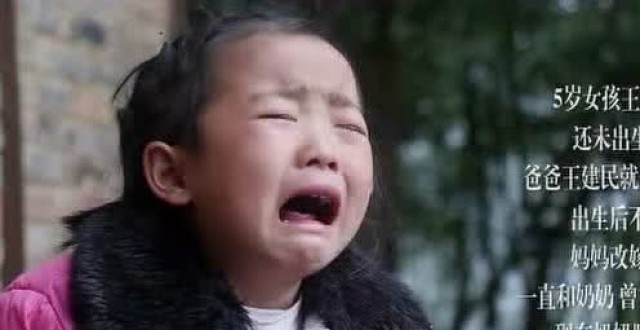 父亲坐牢母亲改嫁,5岁女孩撑起一个家,看哭了