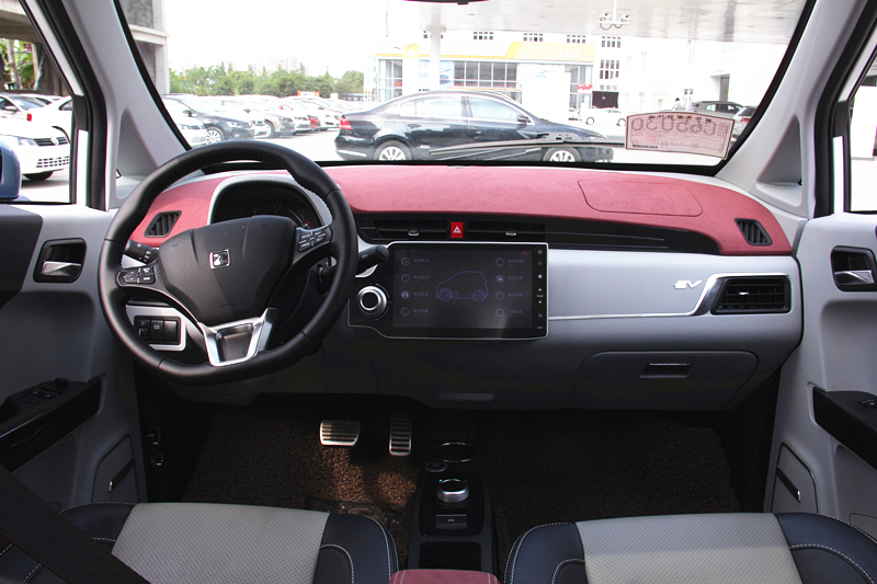 萌系高颜值电动汽车 实拍众泰E200