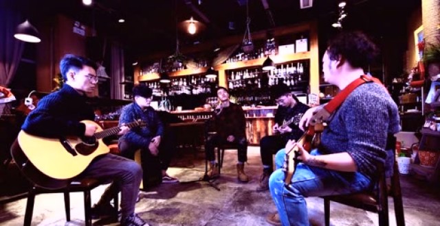 电影《缝纫机乐队》主题曲《塑料袋》,别人都