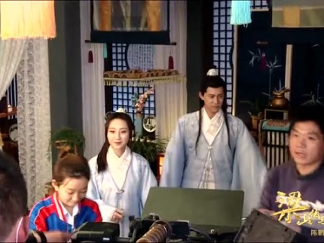 李易峰带病拍摄《赞赞新时代》沙哑嗓音惹人心