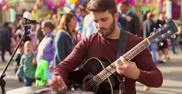 指弹大师两把琴+弦弓+口琴真诚弹奏The Verve乐队《苦乐交响乐》