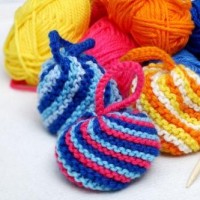 毛线编织 双色太阳花棉鞋,太阳花拖鞋编织视频