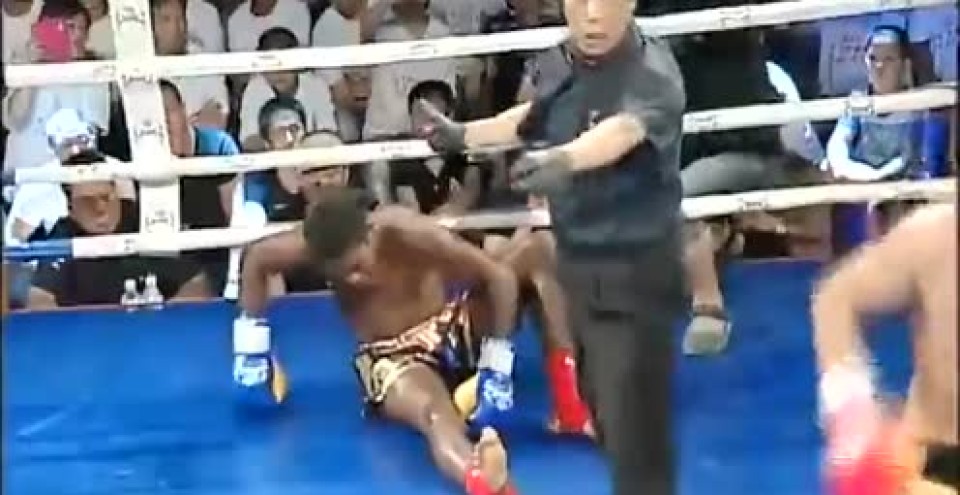 一龙最霸气合辑 三次KO日本对手20秒击倒金腰