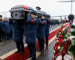 俄罗斯为自杀殉国的苏25飞行员举行隆重葬礼