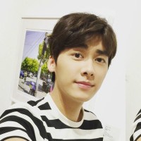 最好的足球游戏,FIFA18和实况足球2018你会选