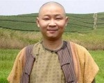 放弃娱乐圈中的一切，携妻带子荒山种地，49岁的赵亮活得真佛性