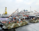 俄北方舰队举行隆重仪式 两艘特种艇升旗服役