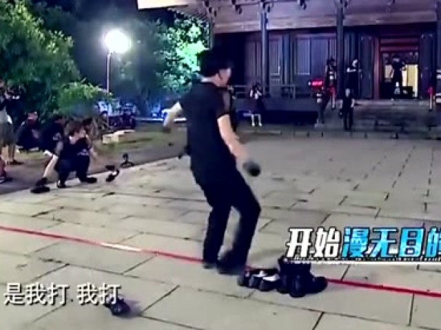 范冰冰弟弟范丞丞弹钢琴 秀超级尴尬的英文fre