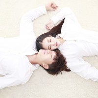 美女怀孕在家突然肚子疼,亲妈把她送医院,怒斥