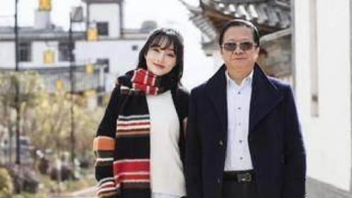 李小璐被曝深夜会友 却是老爸相陪贾乃亮不在旁