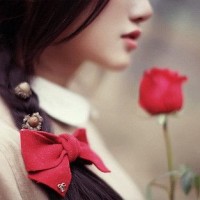 《爱情睡醒了》假面舞会,男女通过触碰手来寻